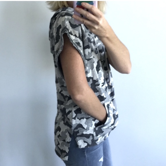 Hooded Camouflage Pullover Top - Picture 4 of 7
